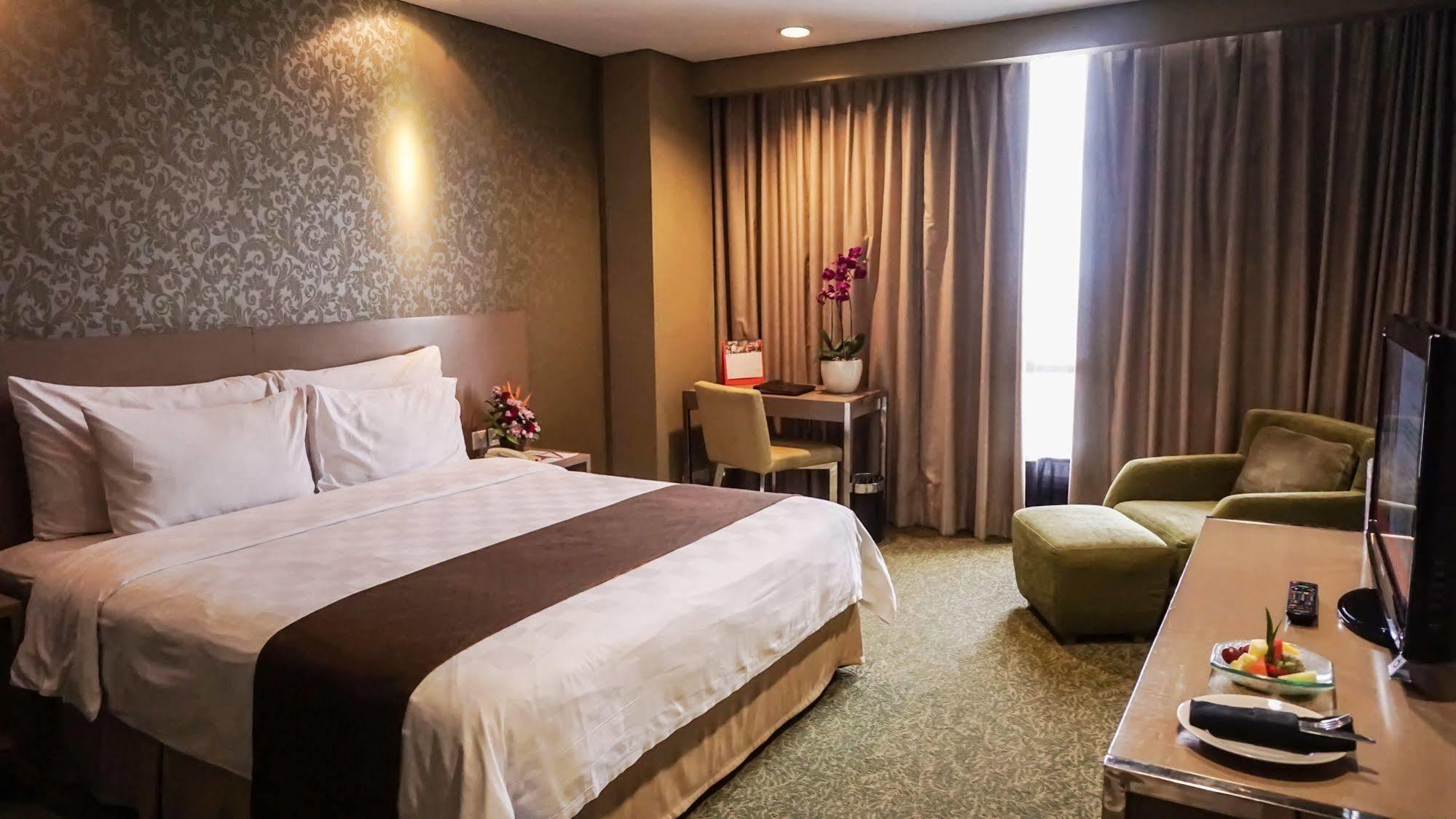 Swiss-Belhotel Mangga Besar Yakarta Exterior foto